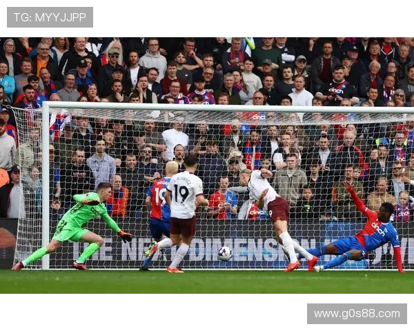 曼城与水晶宫激战四起 场上场下爆发冲突替补席险酿风波